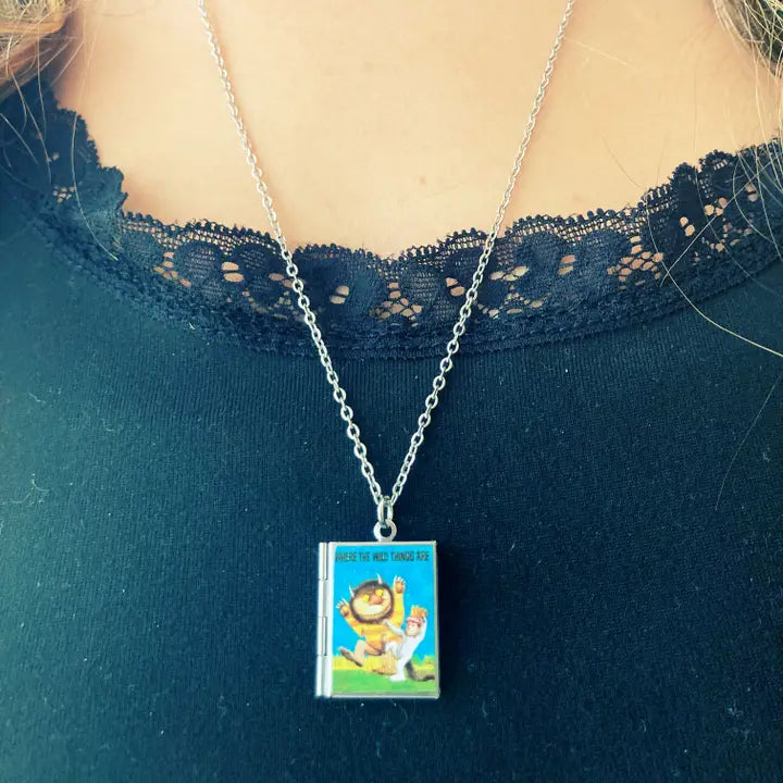 Boek Locket Ketting - Gouden Hanger als Miniatuur Boekje Boek Locket Ketting - Gouden Hanger als Miniatuur Boekje