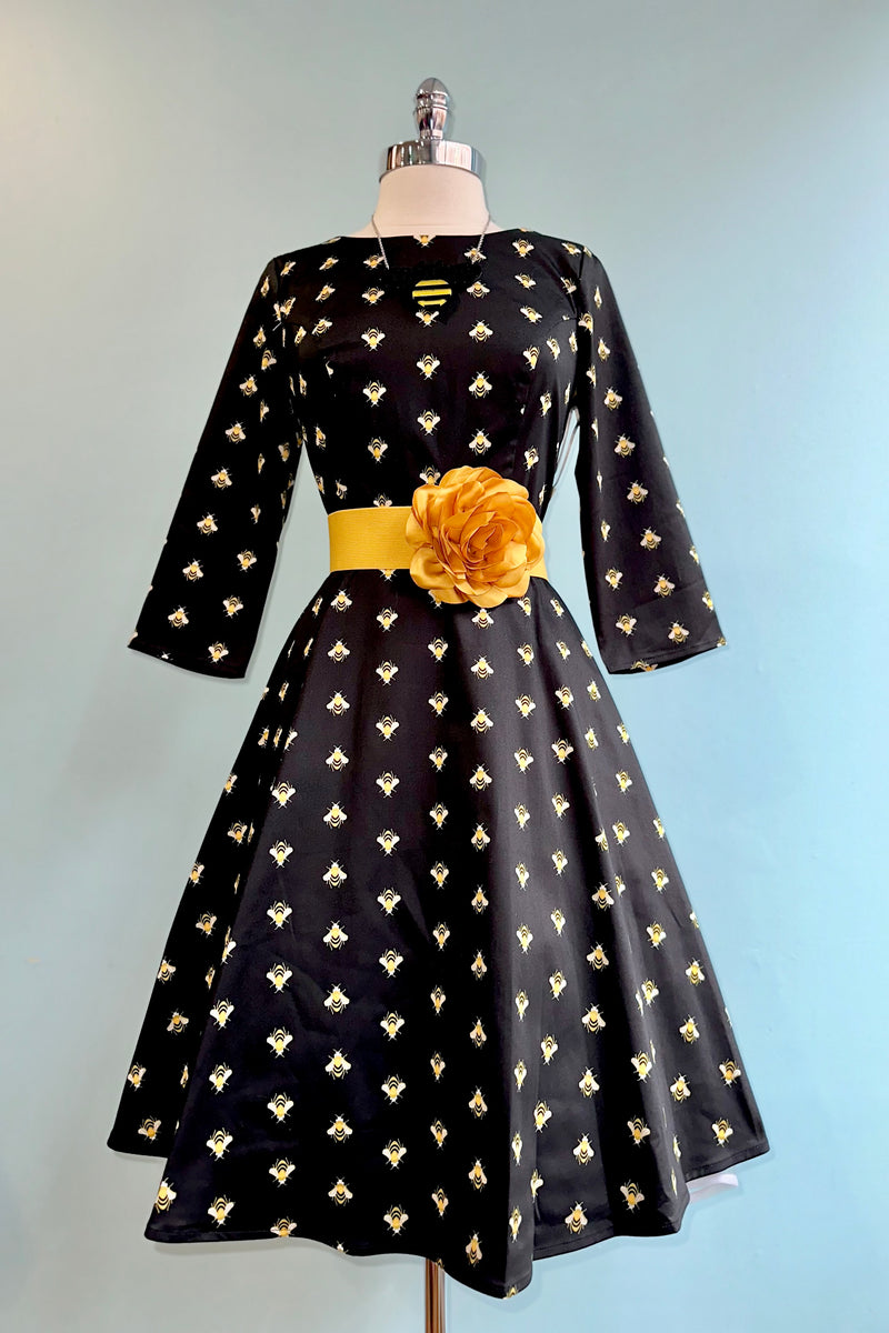Black Bee Print 3/4 Sleeve Rounded Neck Dress by Eva Rose Modern Millie Black Bee Print 3/4 Sleeve Rounded Neck Dress by Eva Rose Modern Millie