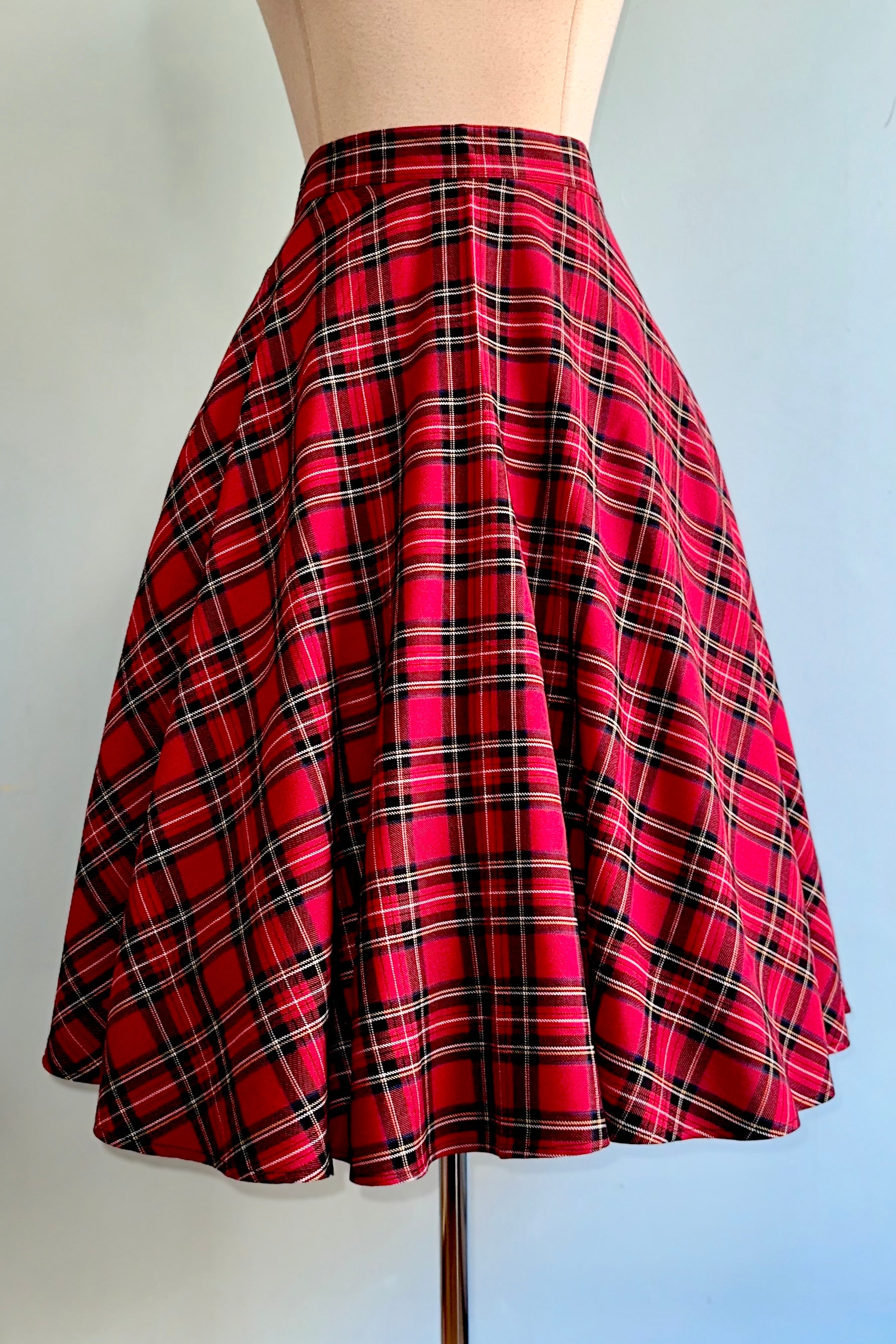 Red Plaid Irvine Circle Skirt by Hell Bunny – Modern Millie