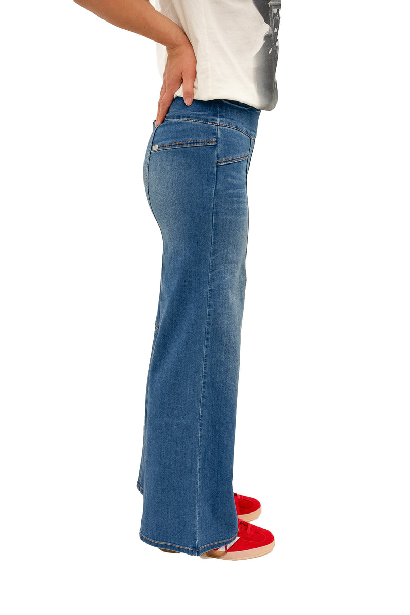 30" Pull On Wide Leg Jeans in Medium Wash by 1822 Denim